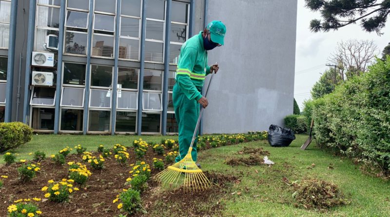 Roçada e capina serviços essenciais contribuem a beleza da cidade