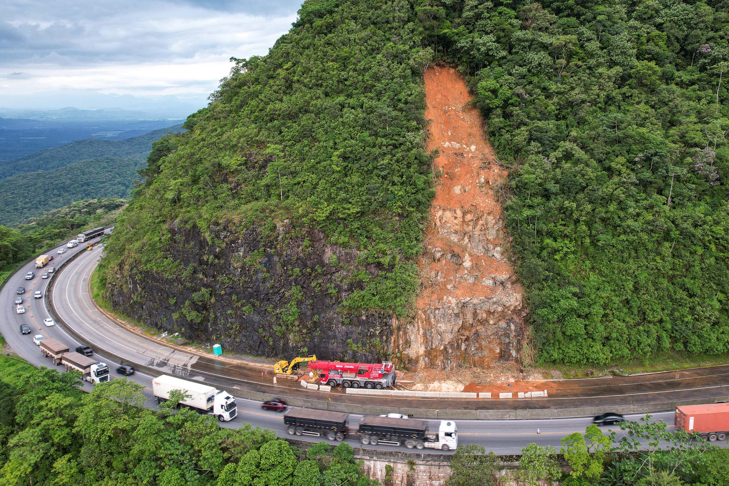 BR-277 entre CURITIBA e LITORAL  O que está ACONTECENDO com essa RODOVIA?  