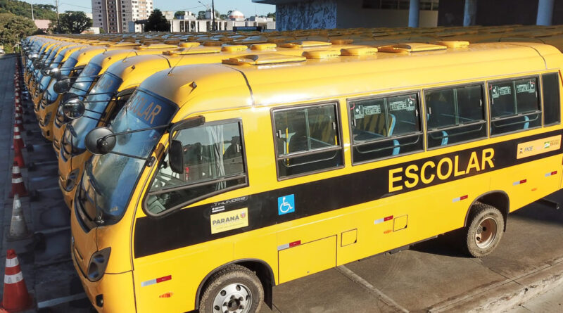 Governador entrega mais 173 ônibus escolares para a rede pública do Paraná