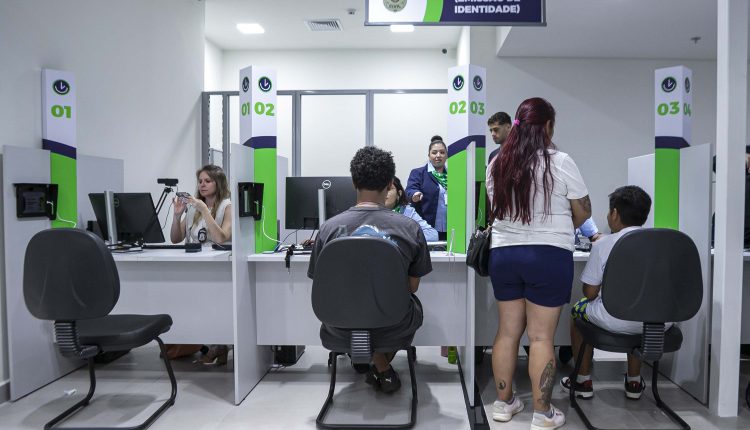 Em um ano, Poupatempo Paraná realiza mais de 4,5 milhões de atendimentos Foto: Roberto Dziura Jr/Arquivo AEN